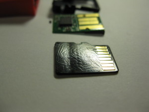 MicroSDのチップ割れ